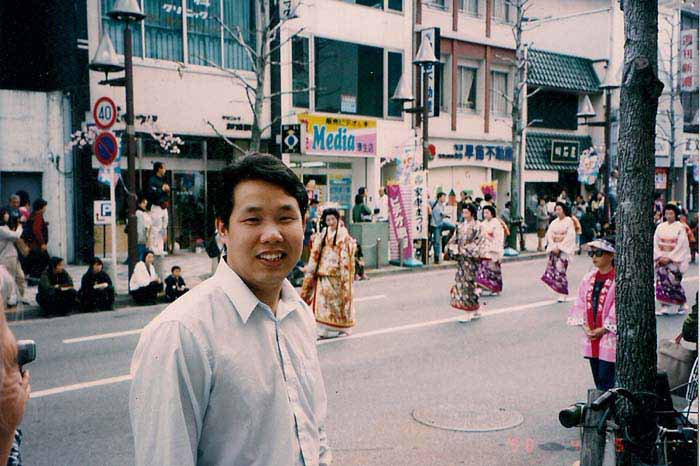 1998年公司總經理邵仙墻在日本學習期間參加慶典活動