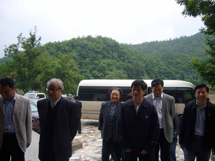 2010年5月22日原省委書(shū)記蔣祝平和原副省長(zhǎng)王守海一行來(lái)本公司視察